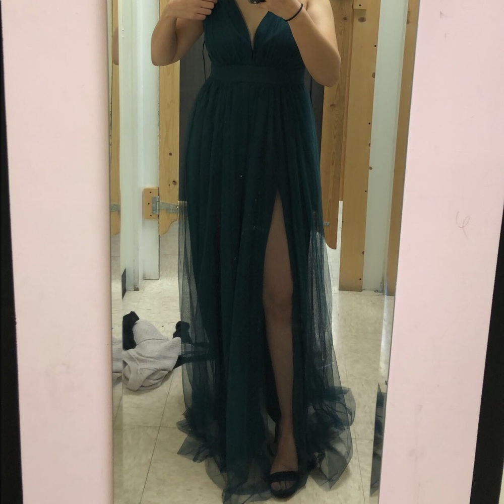 2 thigh slits emerald green used once